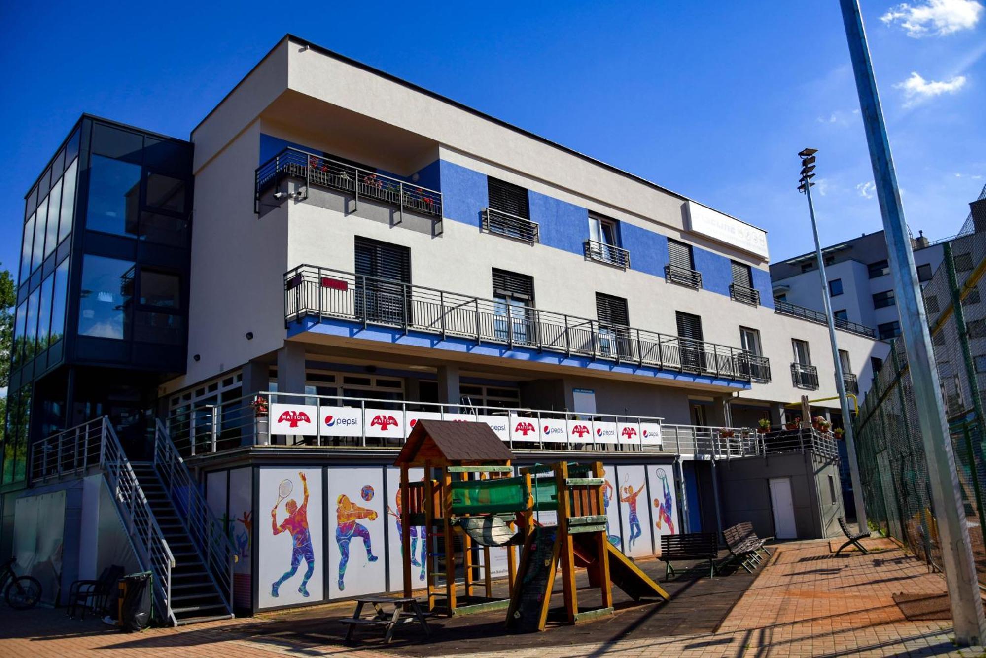 Baseline Sportovy Areal & Penzion Banská Bystrica Exterior foto
